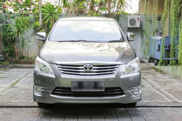 Toyota Innova AT